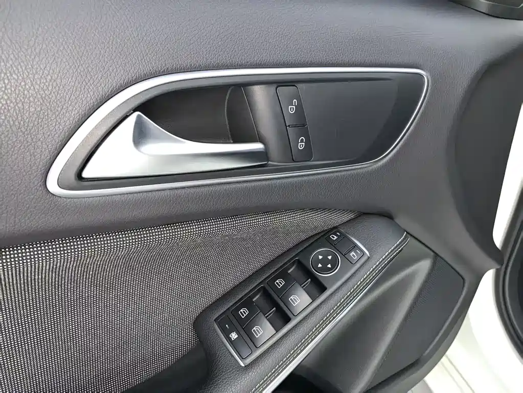 Mercedes-Benz A-Class 2015 — фото 14