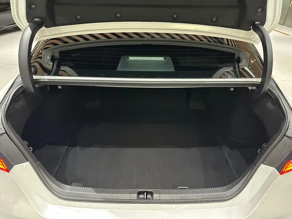 Toyota Camry 2023 — фото 22