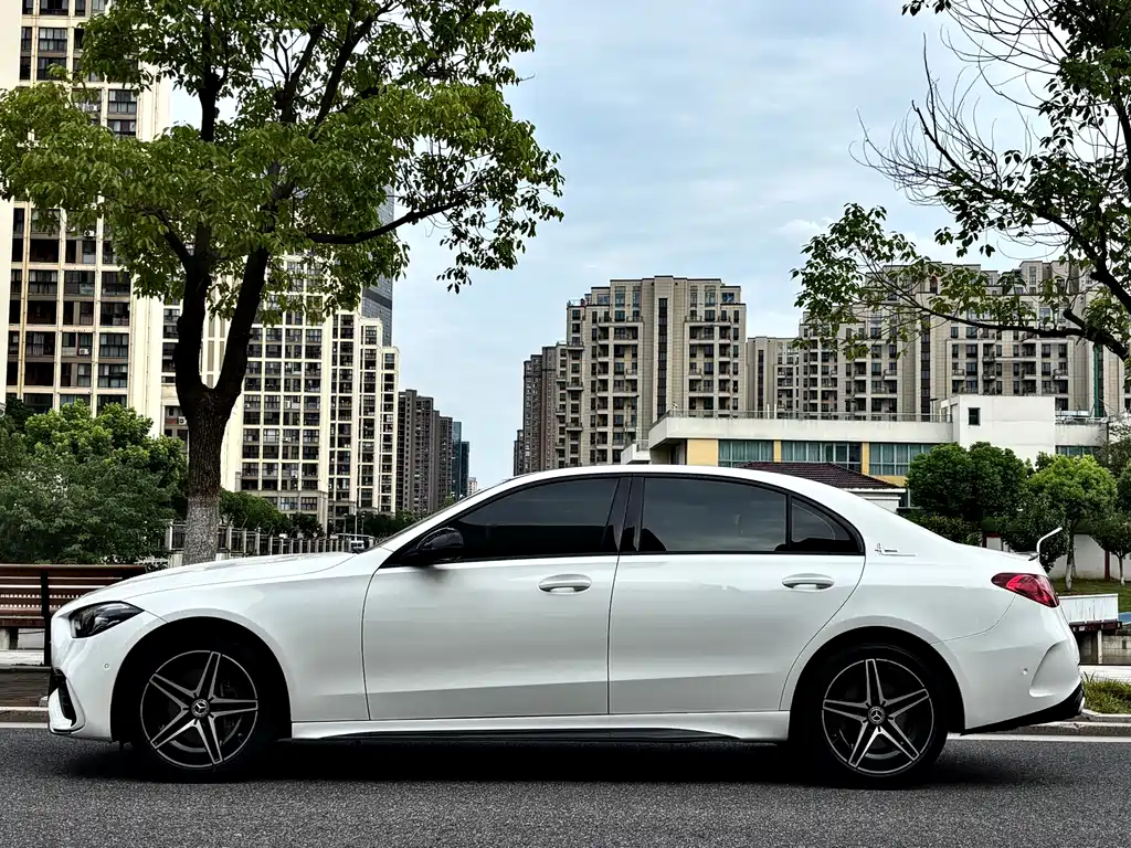 Mercedes-Benz C-Class 2024
