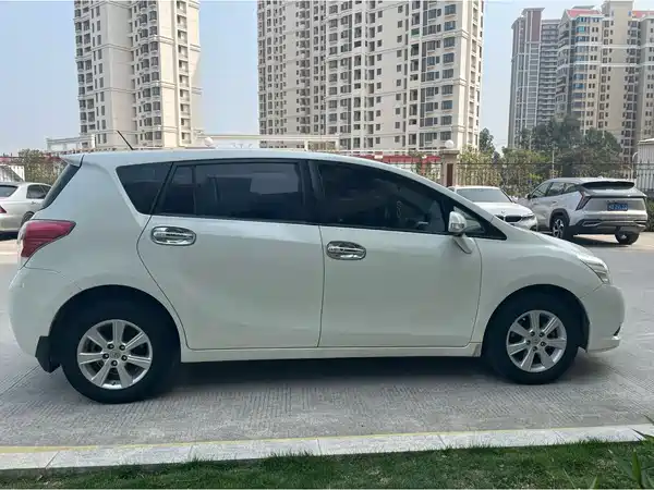 Toyota Yizhi 2011