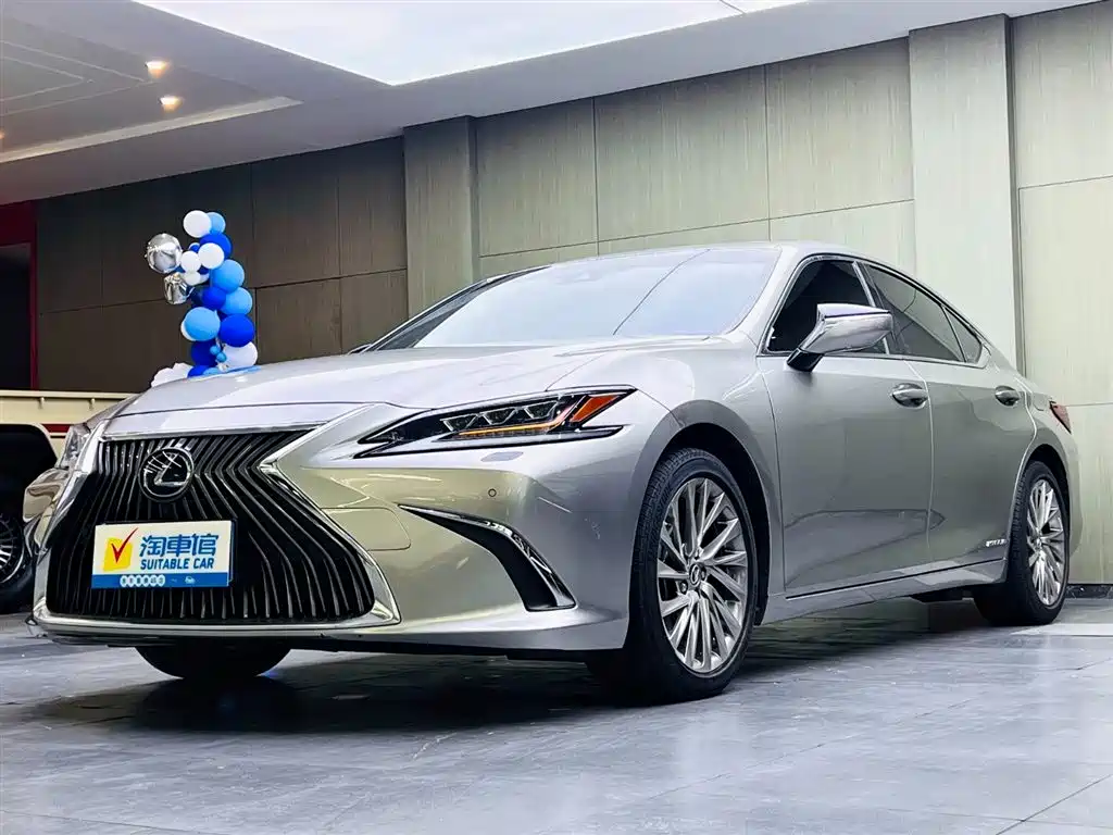 Lexus ES 2019 — фото 1