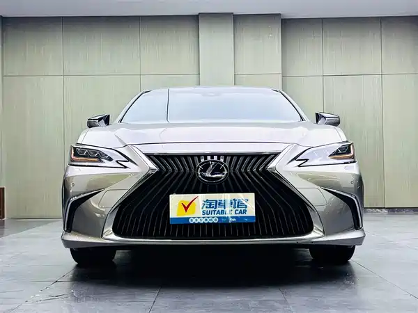 Lexus ES 2019