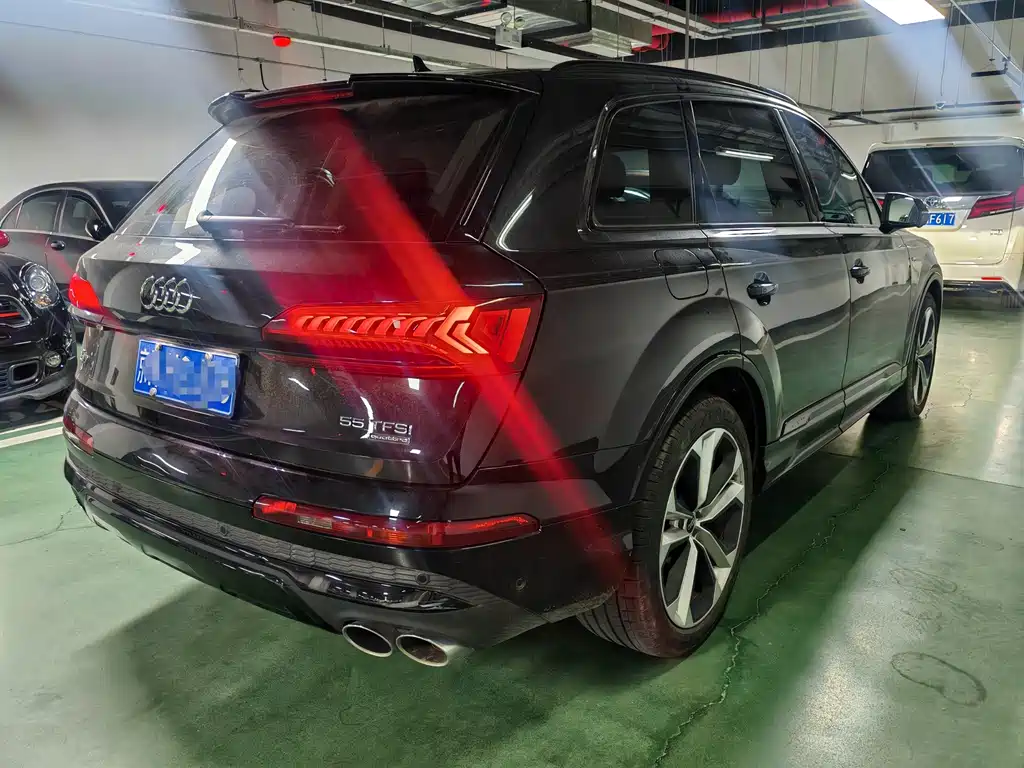 Audi Q7 2023 — фото 22