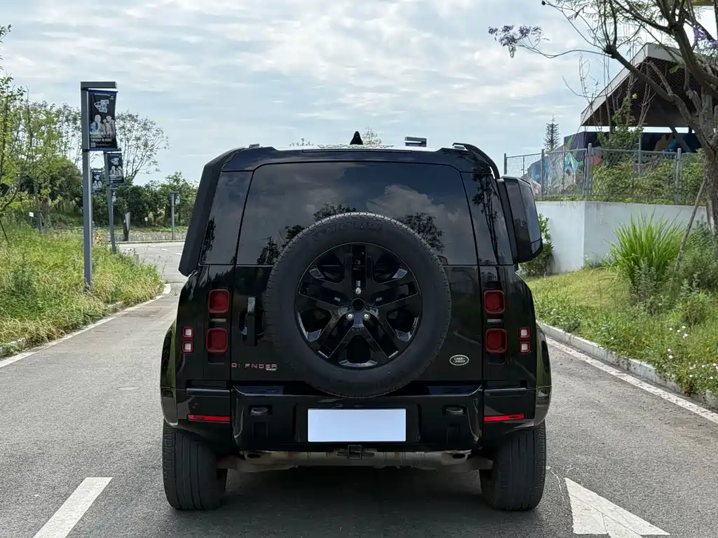 Land Rover Defender 2024 — фото 13