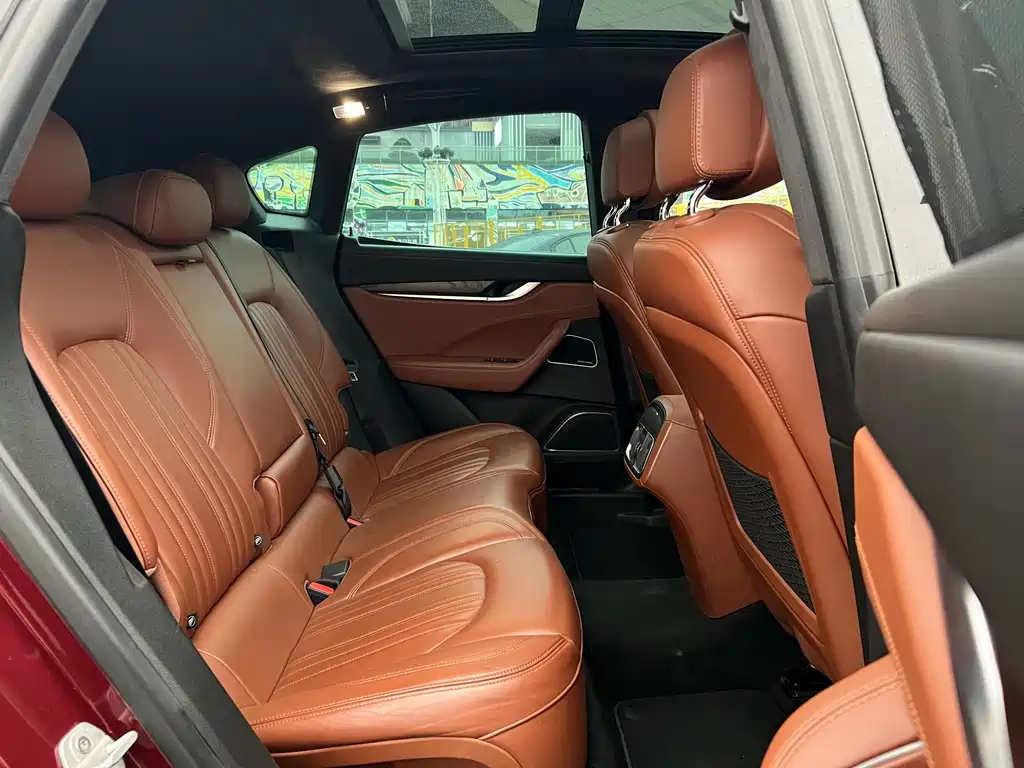 Maserati Levante 2017 — фото 14