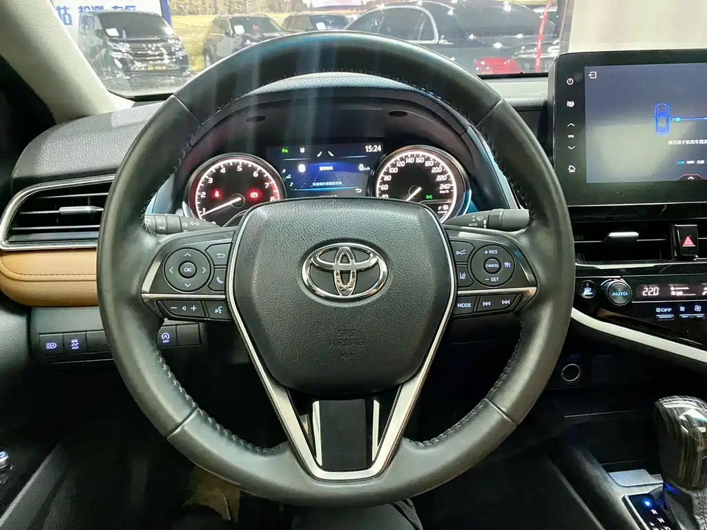 Toyota Camry 2021 — фото 10