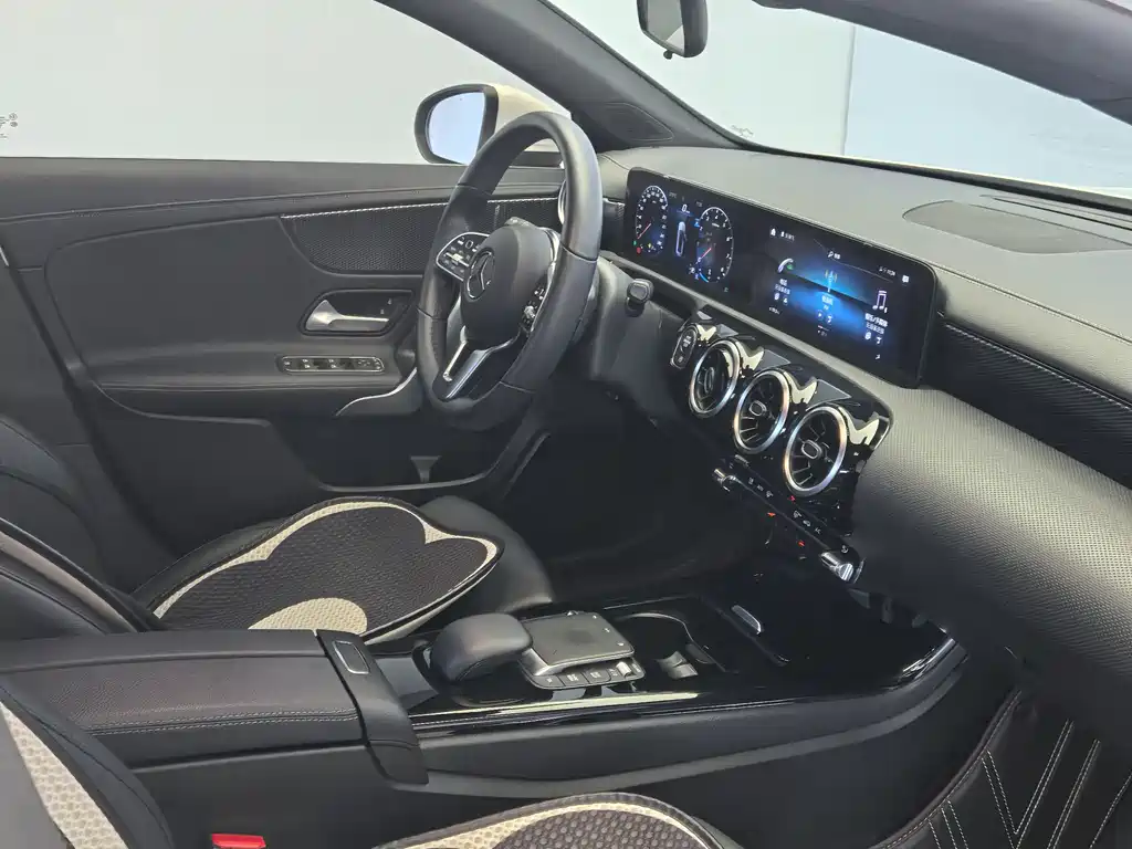 Mercedes-Benz A-Class 2021 — фото 13