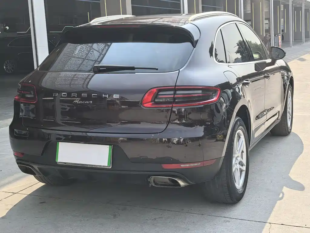 Porsche Macan 2017 — фото 11
