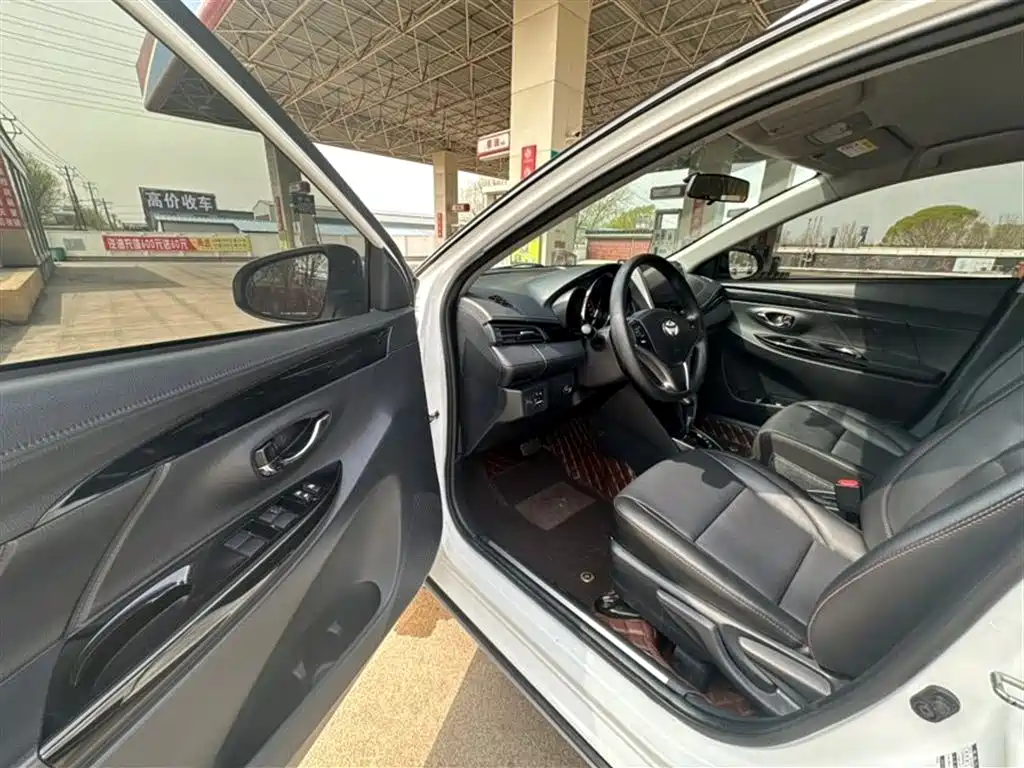 Toyota Yaris L 2022