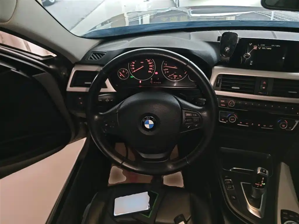 BMW 3 Series 2016 — фото 11