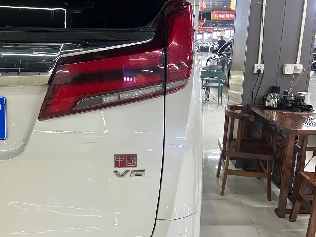 Toyota Alphard 2019 — фото 23