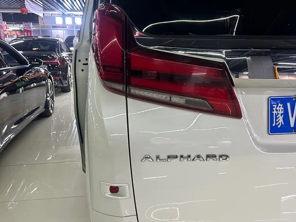 Toyota Alphard 2019 — фото 22
