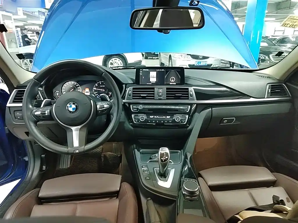 BMW 3 Series 2018 — фото 10