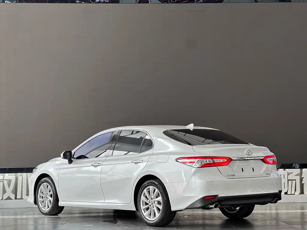 Toyota Camry 2022 — фото 17