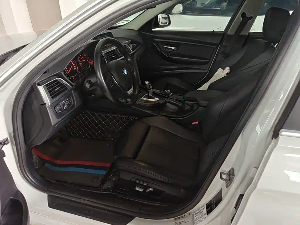 BMW 3 Series 2018 — фото 15