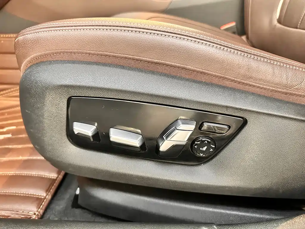 BMW 5 Series 2023 — фото 16