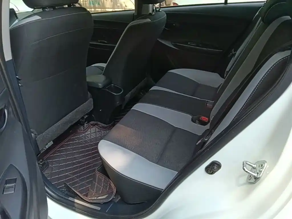 Toyota Yaris L 2021 — фото 17