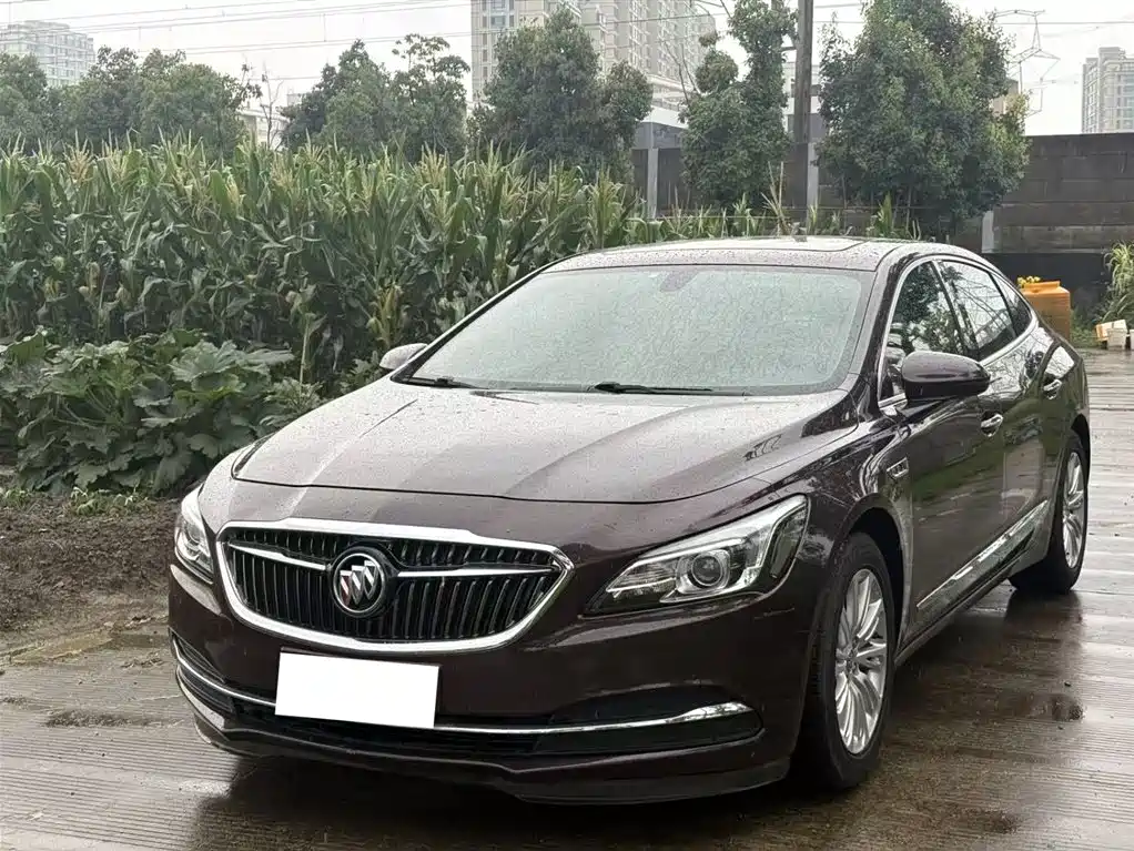 Buick LaCrosse 2017 — фото 1