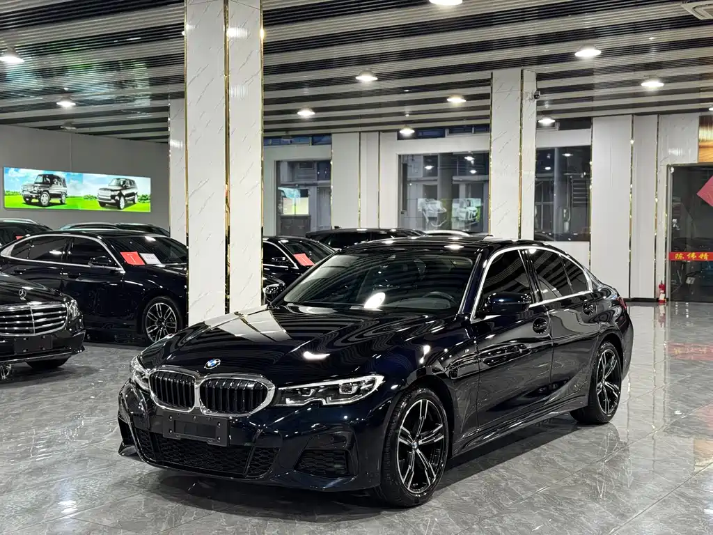 BMW 3 Series 2022 — фото 1