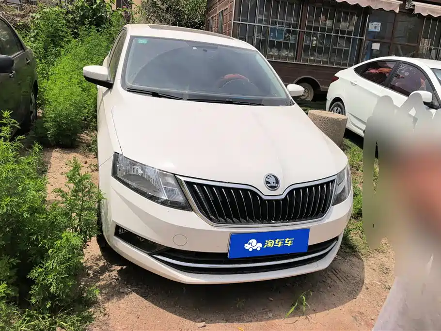 Skoda Rapid Spaceback 2019 — фото 2
