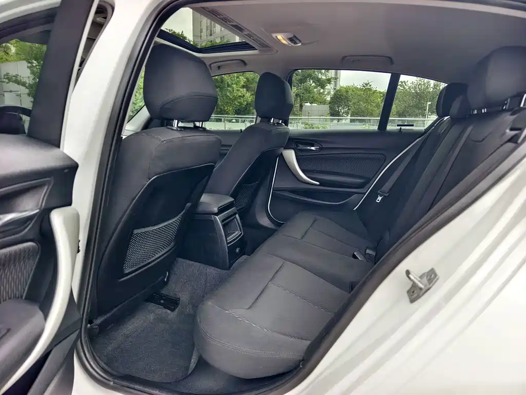 BMW 1 Series 2019 — фото 15