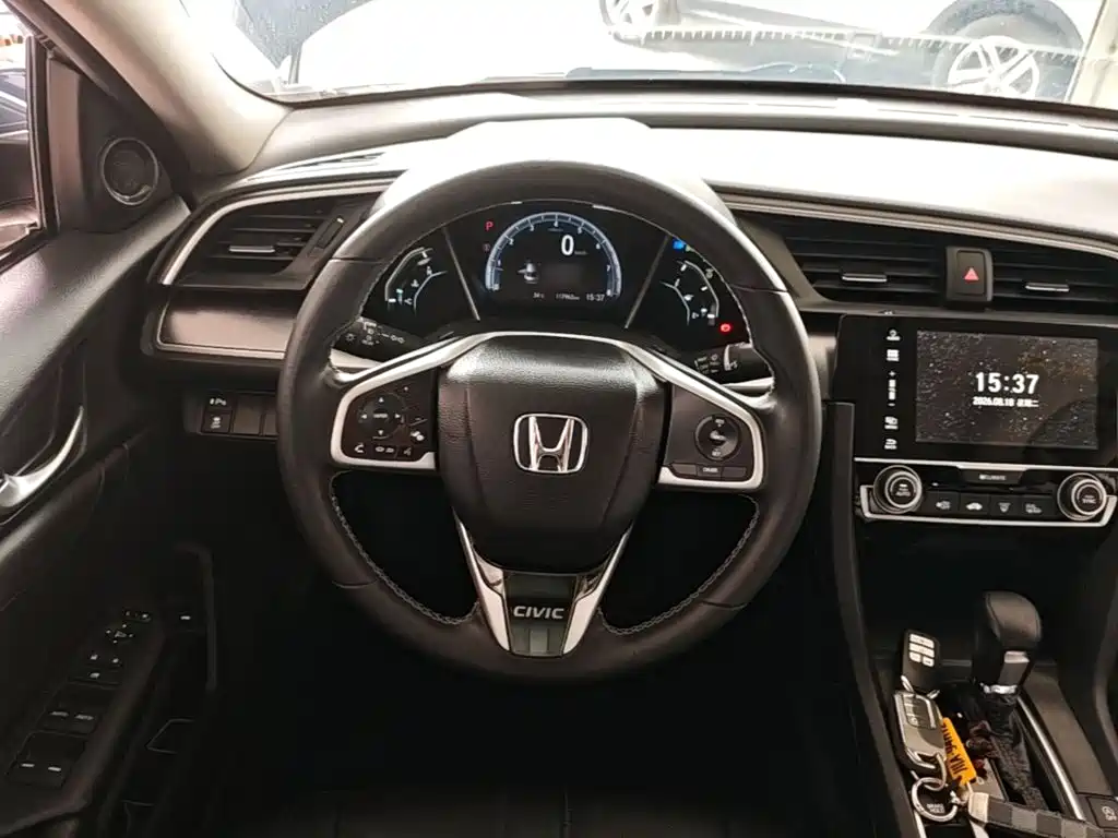 Honda Civic 2018 — фото 11