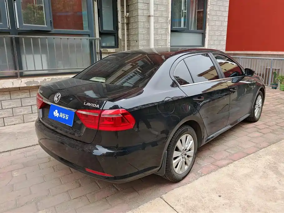 Volkswagen Lavida 2015