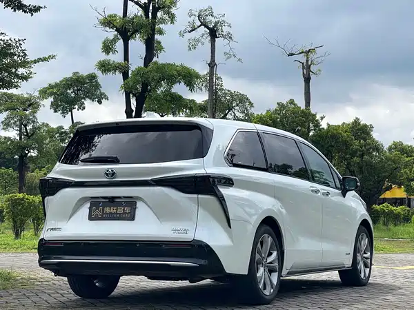 Toyota Sienna 2024