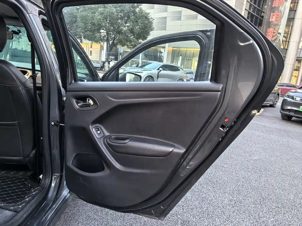 Citroen Elysee 2018 — фото 15