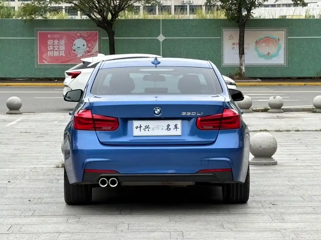 BMW 3 Series 2018 — фото 19