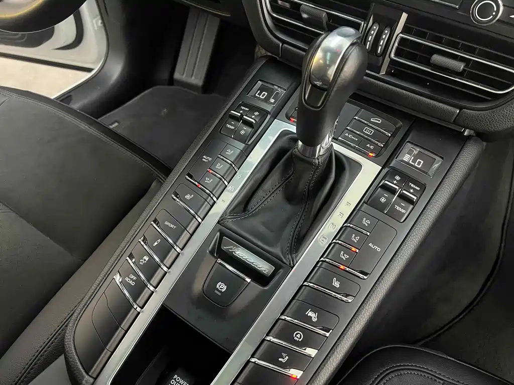 Porsche Macan 2019 — фото 10