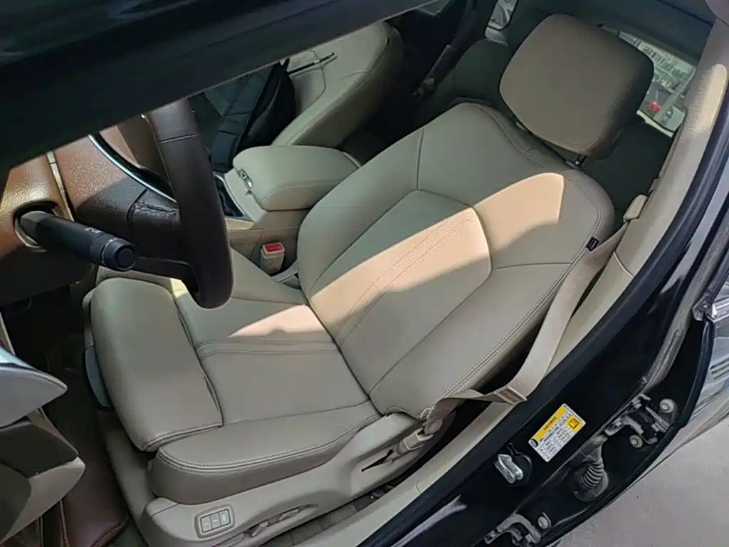 Cadillac SRX 2014 — фото 15