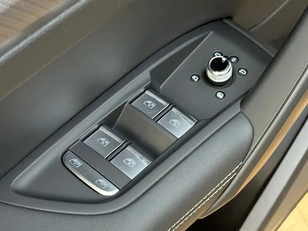 Audi Q5L 2023 — фото 14