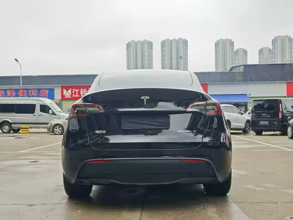 Tesla Model Y 2023 — фото 8