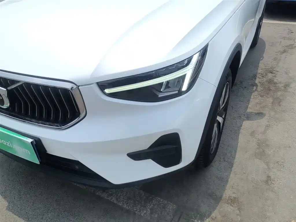 Volvo XC40 2023 — фото 24