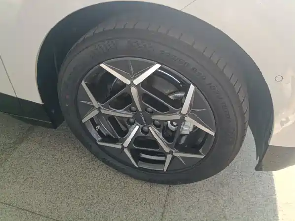 Lynk & Co Z20 2025