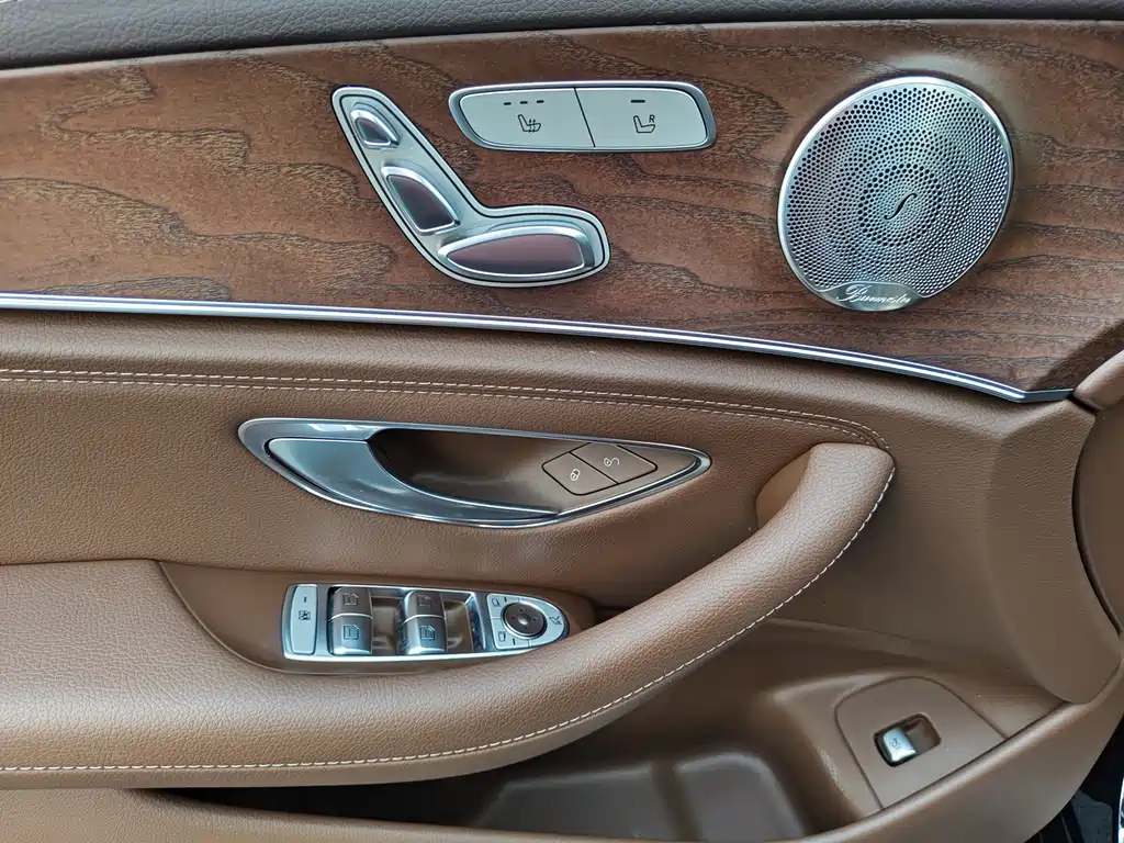 Mercedes-Benz E-Class 2022 — фото 21