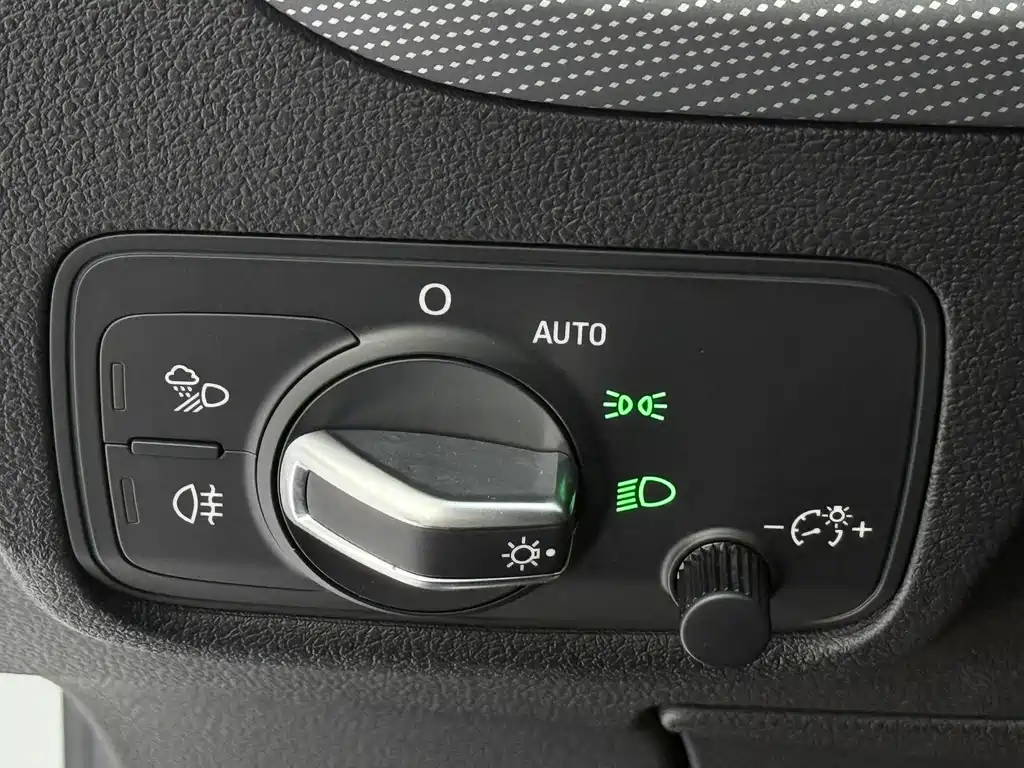 Audi Q2L 2022 — фото 17