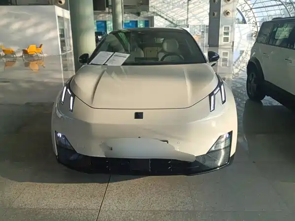 Lynk & Co Z20 2025