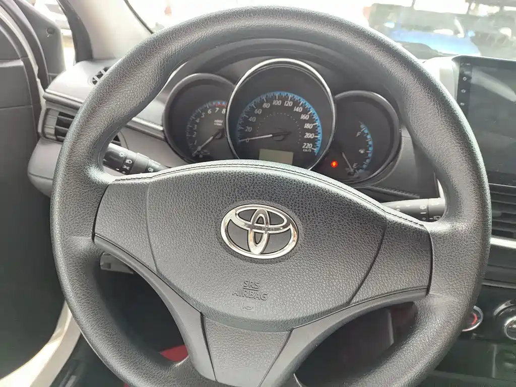 Toyota Yaris L 2019 — фото 5