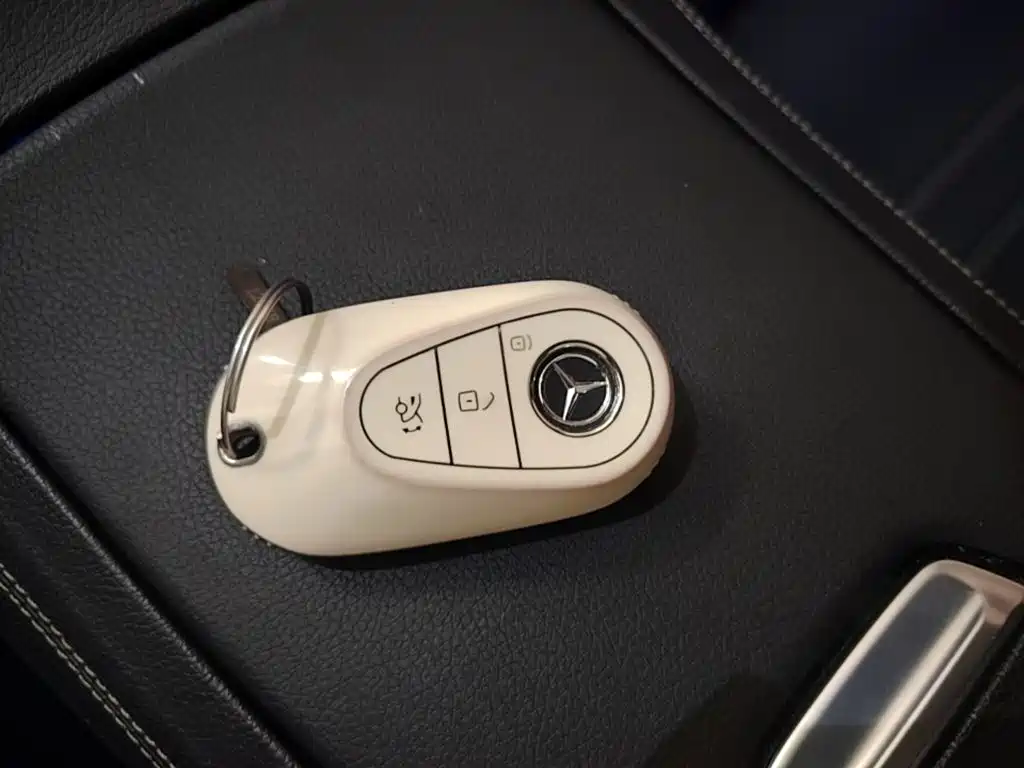 Mercedes-Benz C-Class 2023 — фото 9