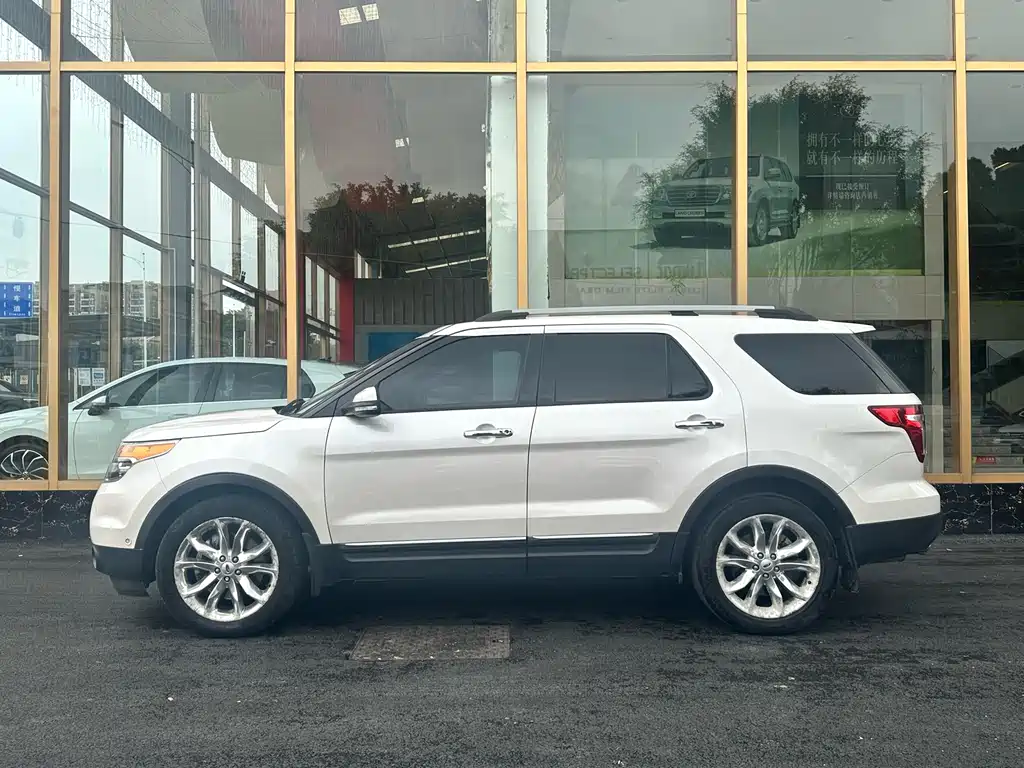 Ford Explorer 2015 — фото 3