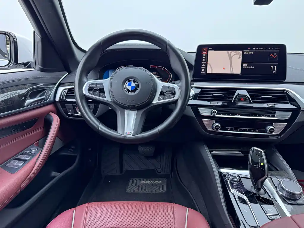 BMW 5 Series 2021 — фото 16