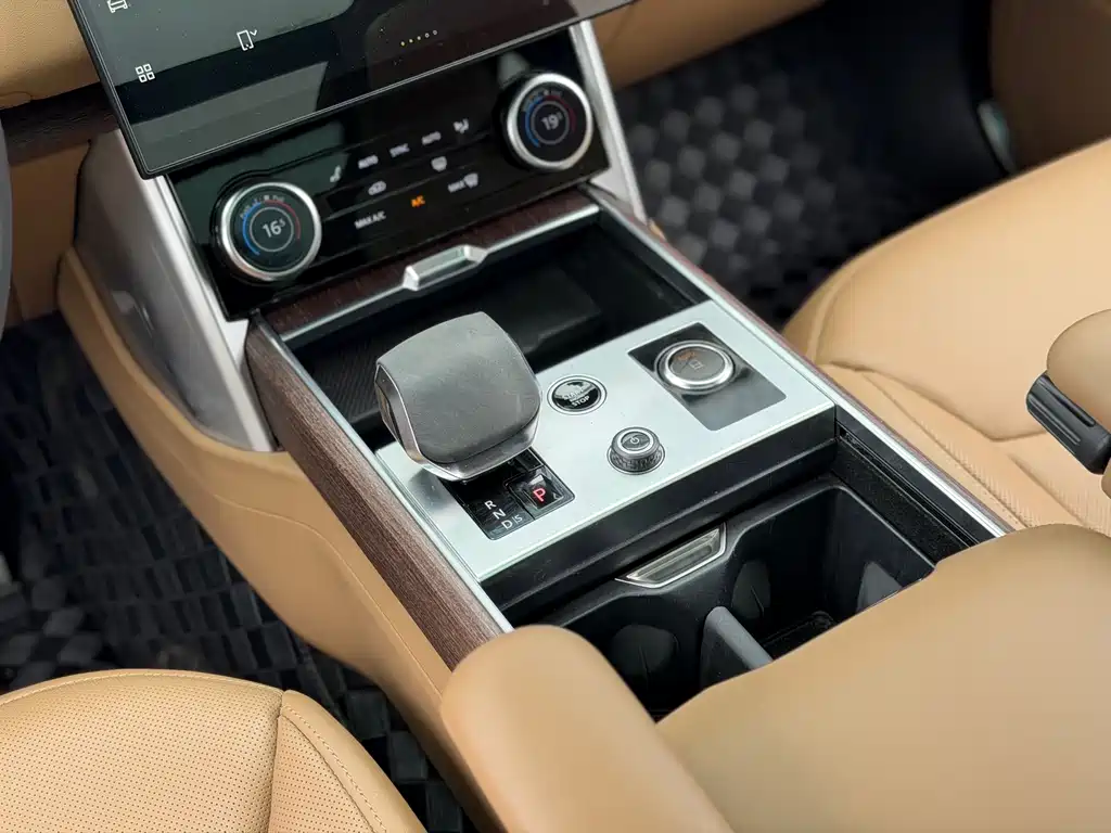 Land Rover Range Rover 2023 — фото 12