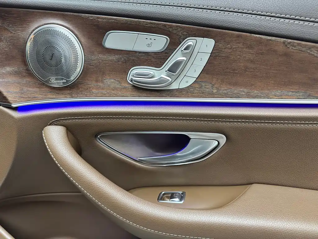 Mercedes-Benz E-Class 2023 — фото 18