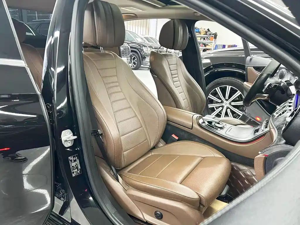 Mercedes-Benz E-Class 2018 — фото 16