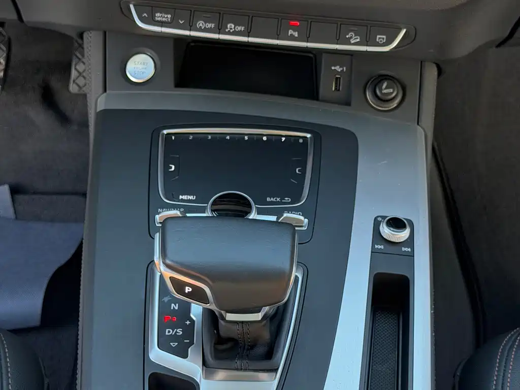 Audi Q5L 2020 — фото 19