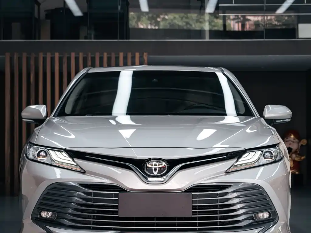 Toyota Camry 2018 — фото 2