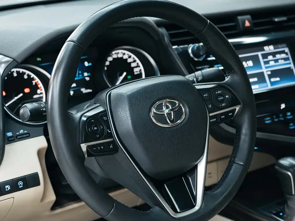 Toyota Camry 2018 — фото 16