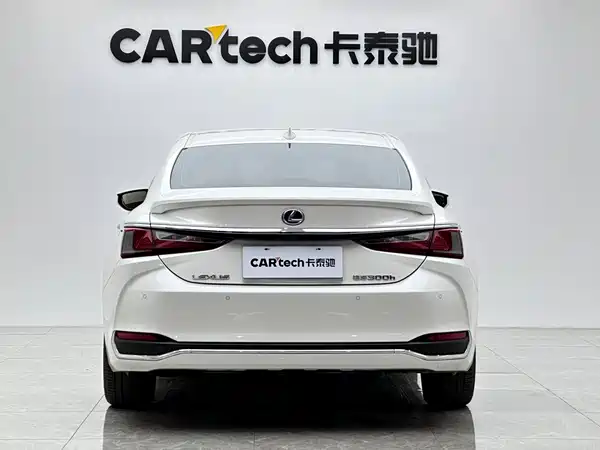 Lexus ES 2021
